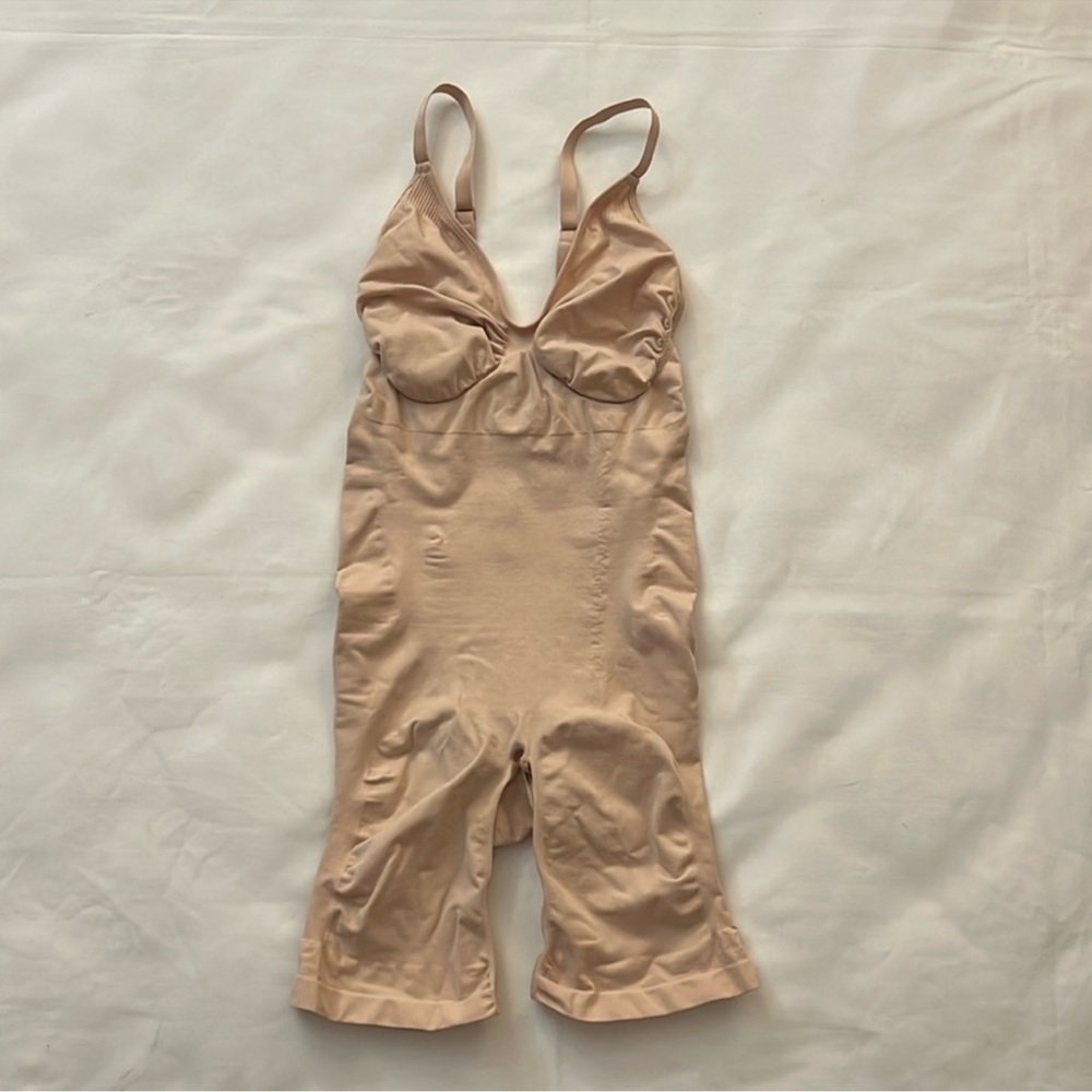 SKIMS SEAMLESS SCULPT MID THIGH BODYSUIT NWOT SIZE L